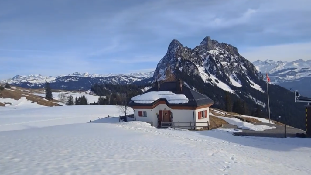 Im Winter nur mit Ski erreichbar: Das Berghäuschen von Lukas und Regula