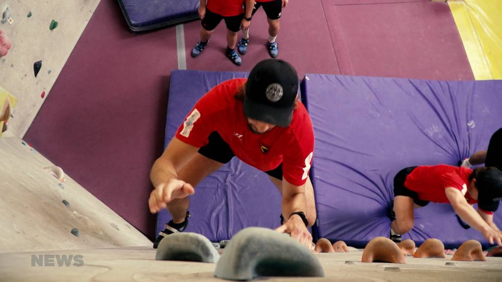 Der beschwerliche Weg zurück nach oben: Der SCB versucht sich beim «Bouldern» im Sommertraining