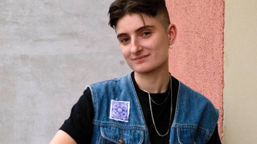 Selma Kay Matter hat «Grelle Tage» geschrieben. Dieses Theaterstück erscheint  als Buch. Es eröffnet dem Publikum neue Perspektiven auf das Stück.