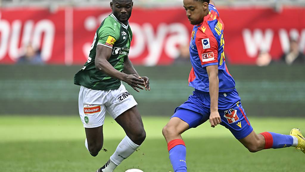 Für die Basler (im Bild Marvin Akahomen) setzte es beim letzten Gastspiel in St. Gallen eine 1:6-Schlappe ab - können sie sich beim Saisonauftakt revanchieren?