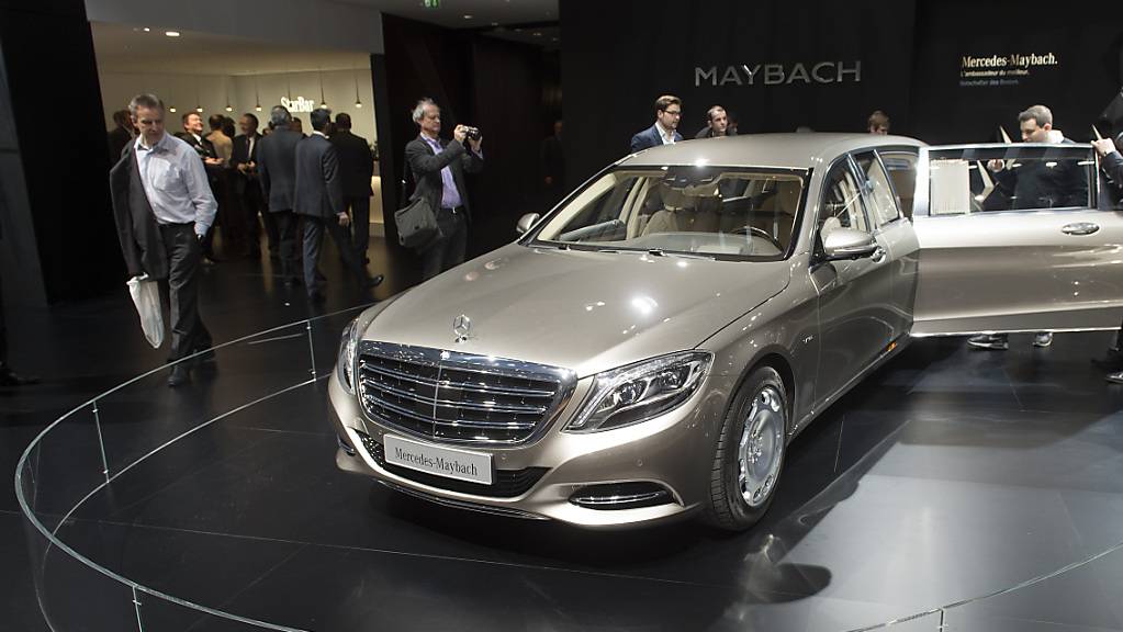 Der Autobauer Mercedes-Benz hat die Ergebnisse im vergangenen Jahr deutlich gesteigert. Vor allem das Geschäft mit teuren Modellen der S-Klasse oder Maybach lief gut.(Archivbild)