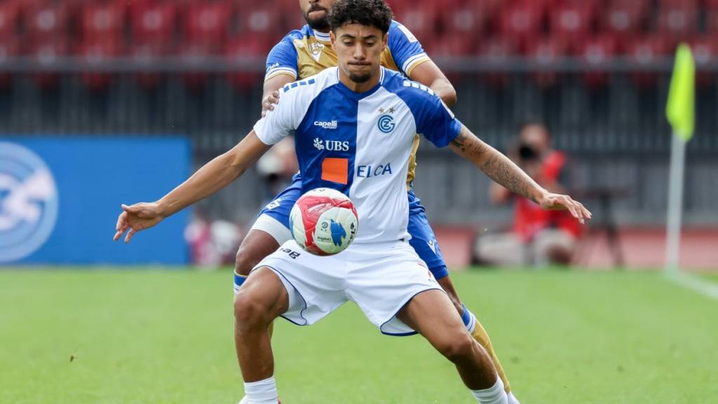 Luke Plange (vorne) wird in den nächsten drei Spielen der Grasshoppers nur Zuschauer sein