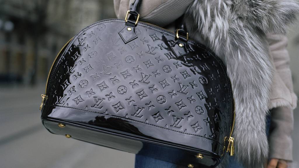 Louis-Vuitton-Tasche aus Geschäft in Cham ZG geklaut