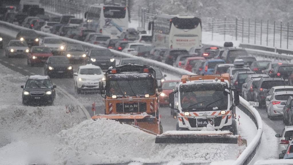 Schneechaos vor Gotthardtunnel