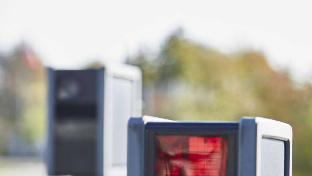 Die Kantonspolizei Solothurn hat in Kleinlützel SO einen Motorradfahrer mit Tempo 106 innerorts gemessen. (Symbolbild)