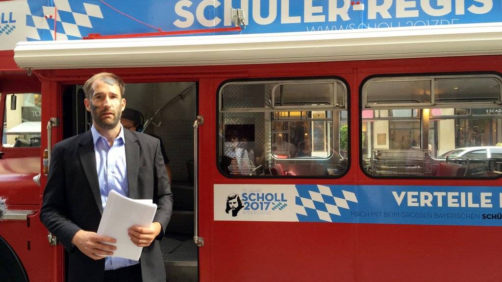 Mit einem «Schülerwettbewerb» wollen der deutsch-schweizerische Aktionskünstler Philipp Ruch und das «Zentrum für Politische Schönheit» den Widerstand gegen Diktaturen in der Welt voranbringen.