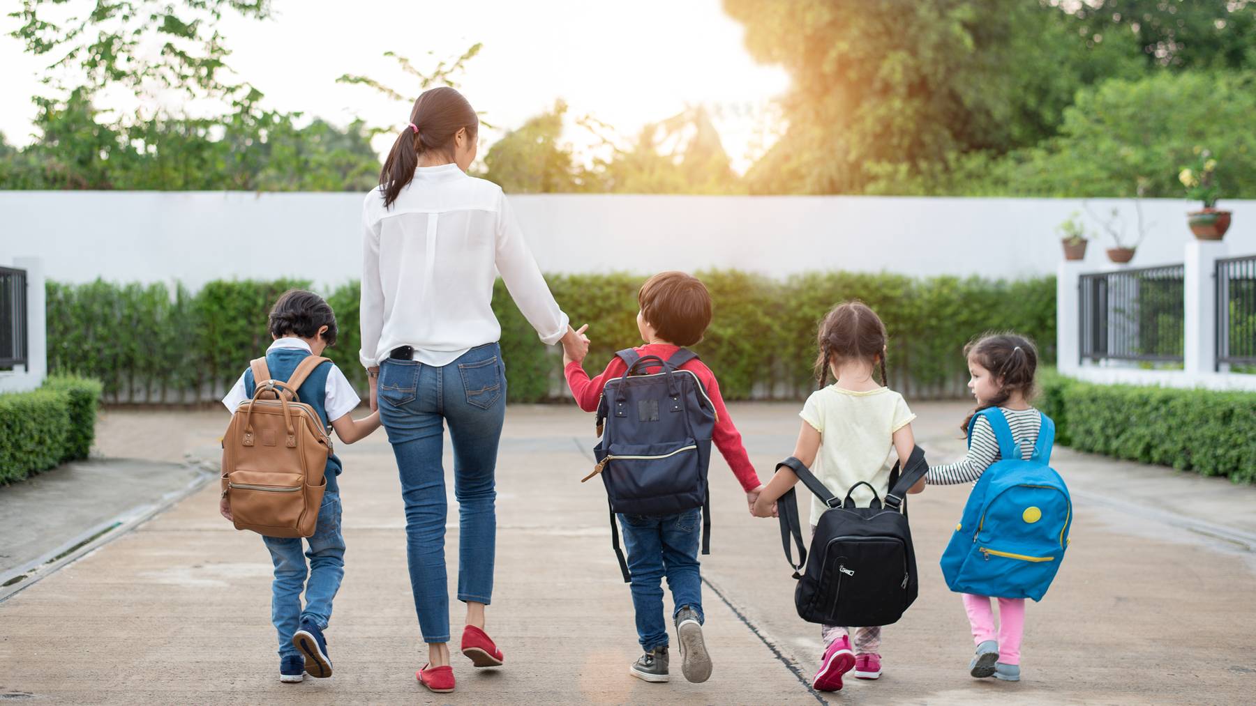 Für viele Kinder heisst es in wenigen Wochen: Kindergarten- oder Schuleintritt. Die BFU empfiehlt, bereits jetzt den Schulweg zu üben.