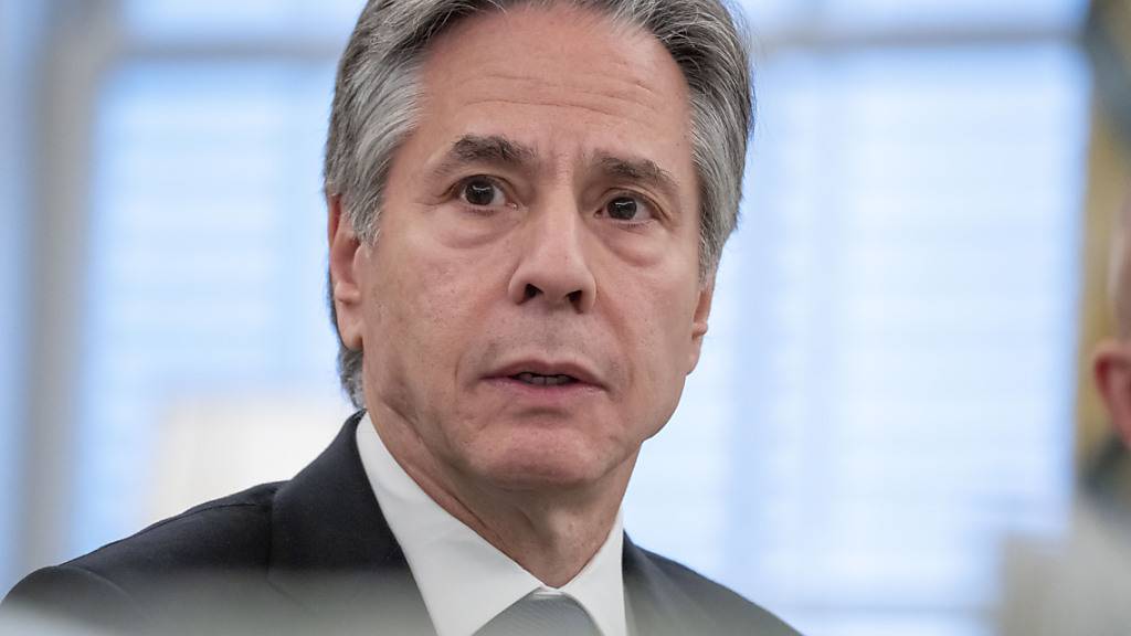 ARCHIV - Antony Blinken, Außenminister der USA, spricht während eines Treffens mit führenden Vertretern von Menschenrechtsbewegungen im Außenministerium. Foto: Alex Brandon/AP