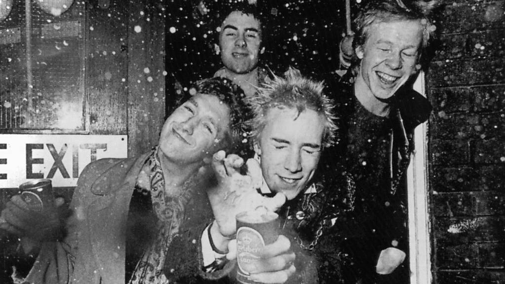 Die britische Punk-Rock-Band «Sex Pistols» schockierte und begeisterte die Welt in den 70er-Jahren gleichermassen. Nun soll der Werdegang der Band in einer Serie verfilmt werden. (Archiv)