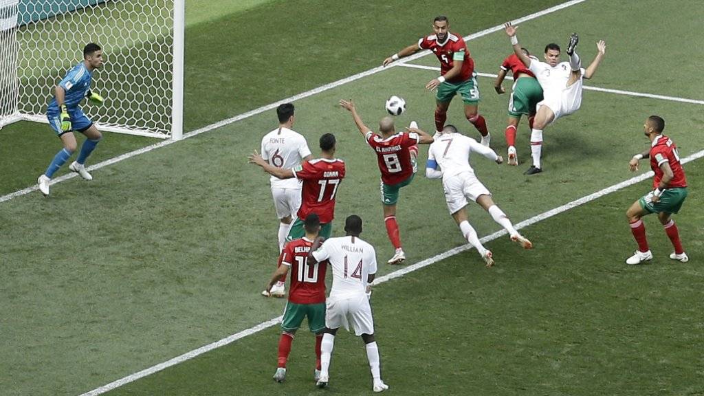 Die entscheidende Szene der Partie Portugal - Marokko: Cristiano Ronaldo trifft nach weniger als vier Minuten zum 1:0
