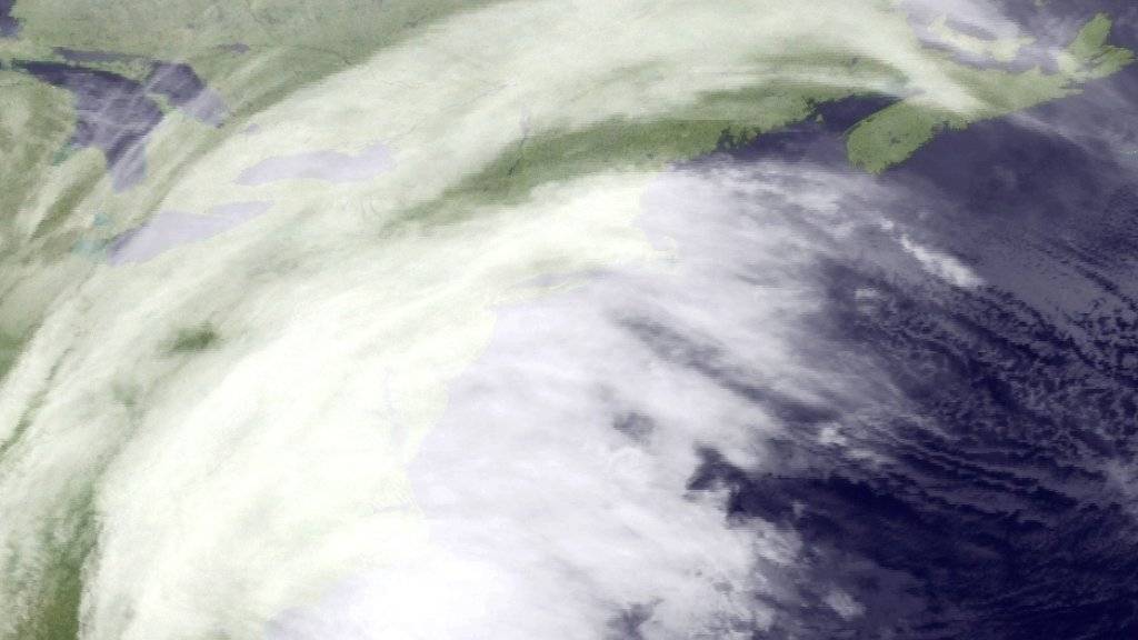 Satellitenbild des Wintersturmes, der über die Ostküste der USA fegt.