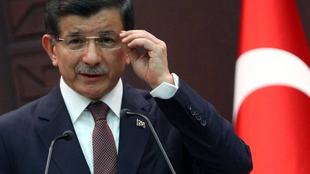 Wurde als Vorsitzender der türkischen AKP bestätigt: der regierende Ministerpräsident Ahmet Davutoglu (Archiv)