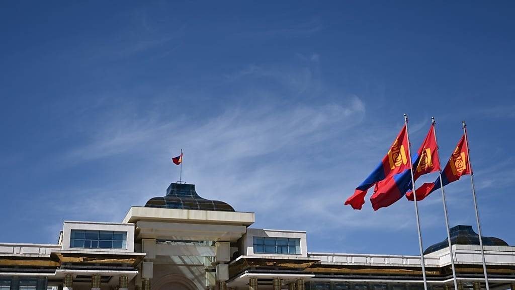 ARCHIV - Die Mongolische Volkspartei hatte bislang mit einer überwältigenden Mehrheit im Großen Staats-Chural regiert und nun bei der neunten Parlamentswahl Stimmen eingebüßt. Foto: Johannes Neudecker/dpa