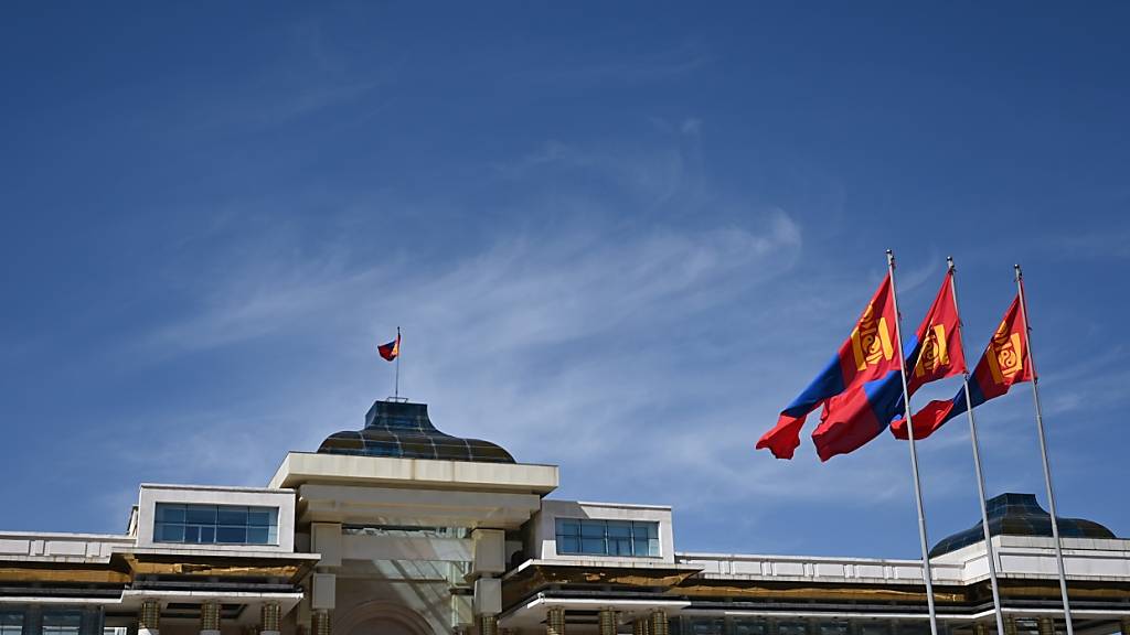 ARCHIV - Die Mongolische Volkspartei hatte bislang mit einer überwältigenden Mehrheit im Großen Staats-Chural regiert und nun bei der neunten Parlamentswahl Stimmen eingebüßt. Foto: Johannes Neudecker/dpa