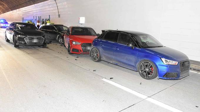 Unfall mit vier Autos blockierte Tunnel