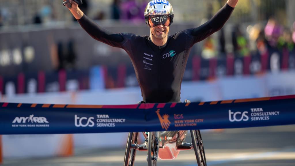 Marcel Hug freut sich über seinen siebenten Sieg am New York City Marathon