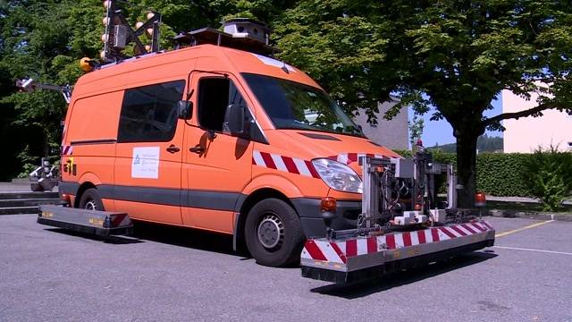 Spezial-Fahrzeug testet Strassen und Schienen auf Hitzeschäden