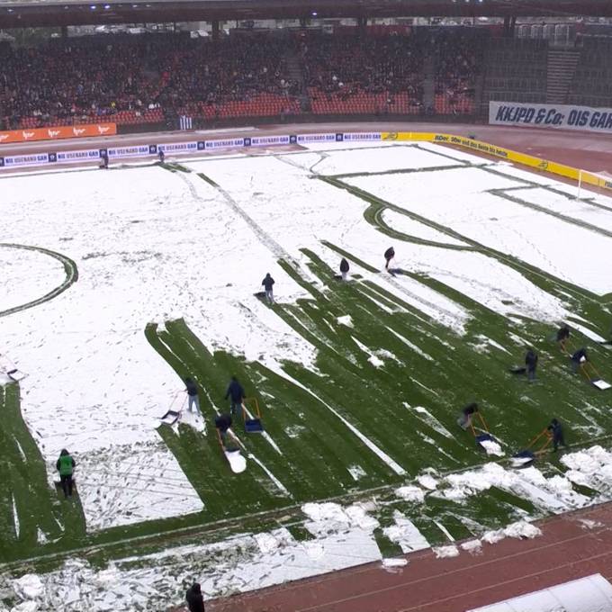 Zu viel Schnee im Stadion: FCZ-Fans helfen beim Schaufeln