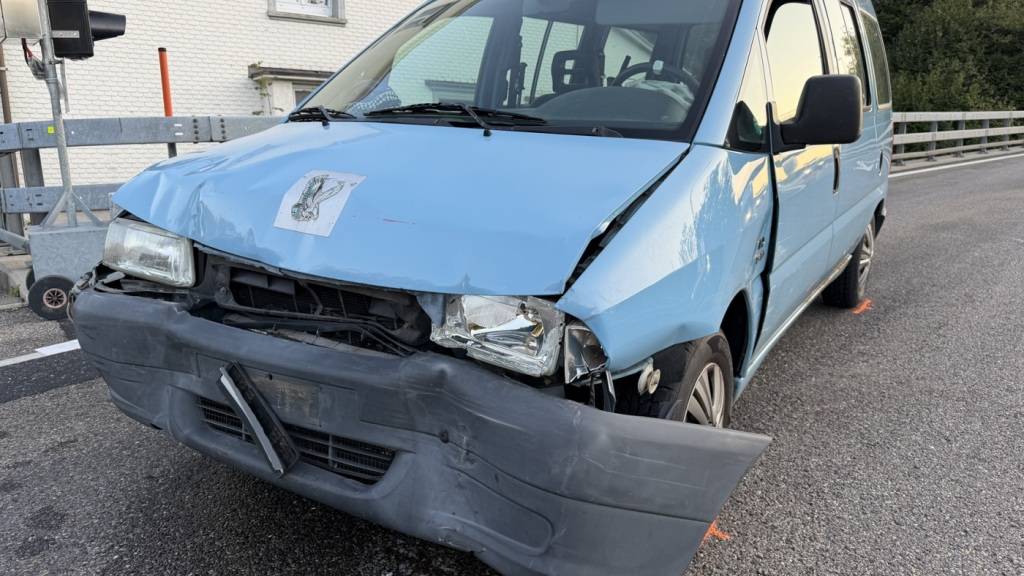 90-Jähriger ohne Fahrerlaubnis verursacht Unfall in Lustmühle