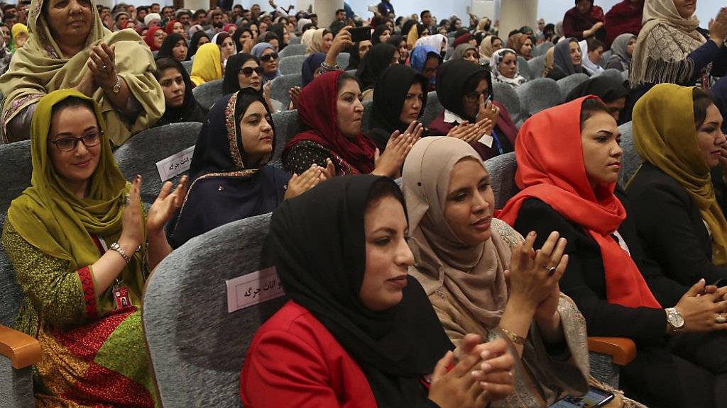 3200 Delegierte nahmen an der Grosse Ratsversammlung teil. Sie fordern, dass ein dauerhafter Frieden durch Verhandlungen zwischen der Regierung und den Taliban erreicht werde.
