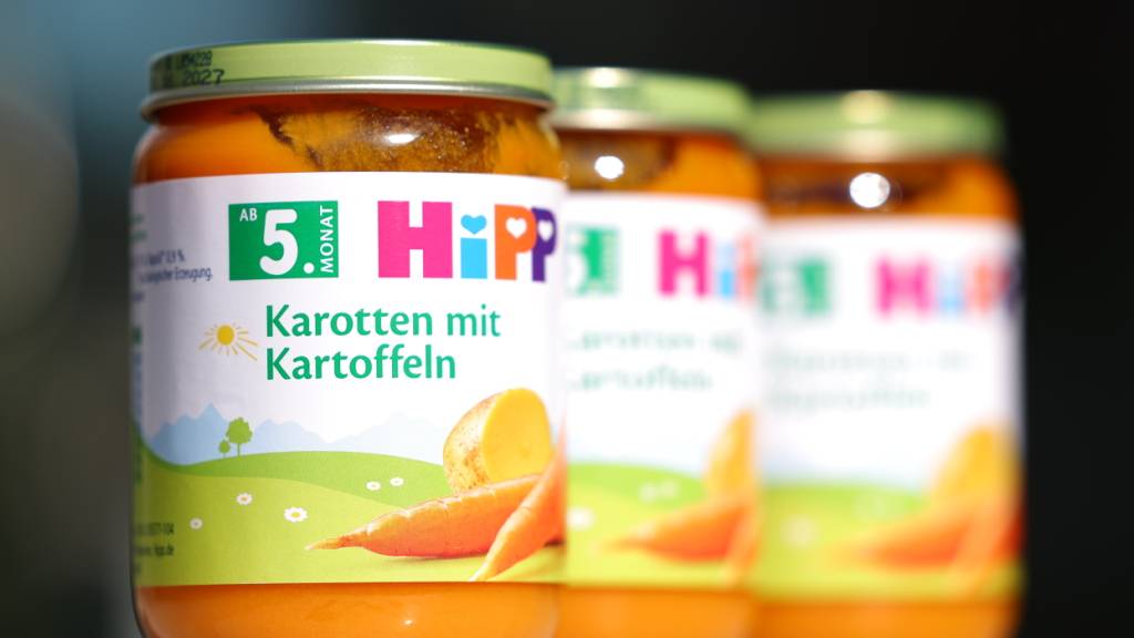 ARCHIV - Hipp-Babykostgläschen stehen auf einem Tisch. Foto: Tobias Steinmaurer/APA/dpa