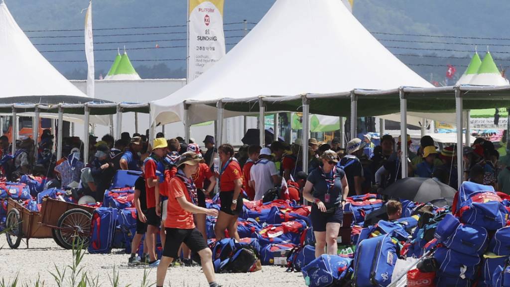 Die britische Delegation verlässt das World Scout Jamboree in Buan, Südkorea