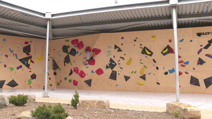 Der grösste der Schweiz: Outdoor Boulderpark in St.Gallen