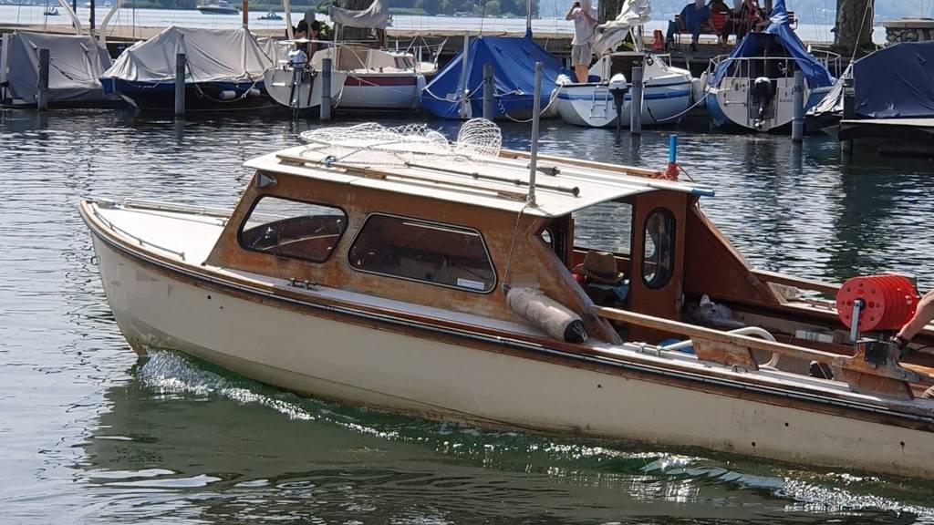 Mann klaut Boot am Zürichsee und baut Unfälle
