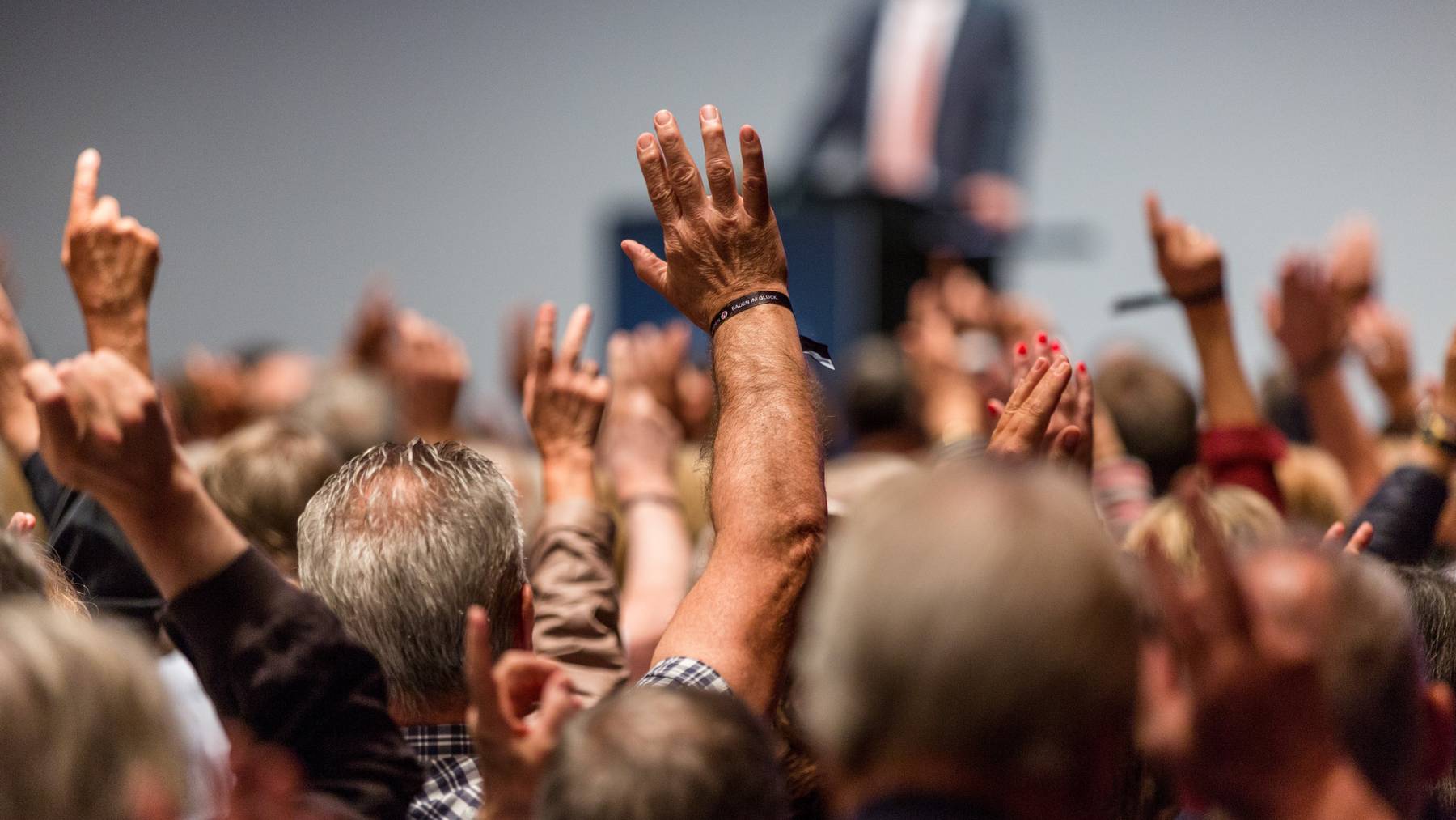 Geht es nach dem Bundesrat, sollen KMU selber entscheiden, ob sie trotz Kurzarbeit Dividenden ausschütten wollen. (Symbolbild)