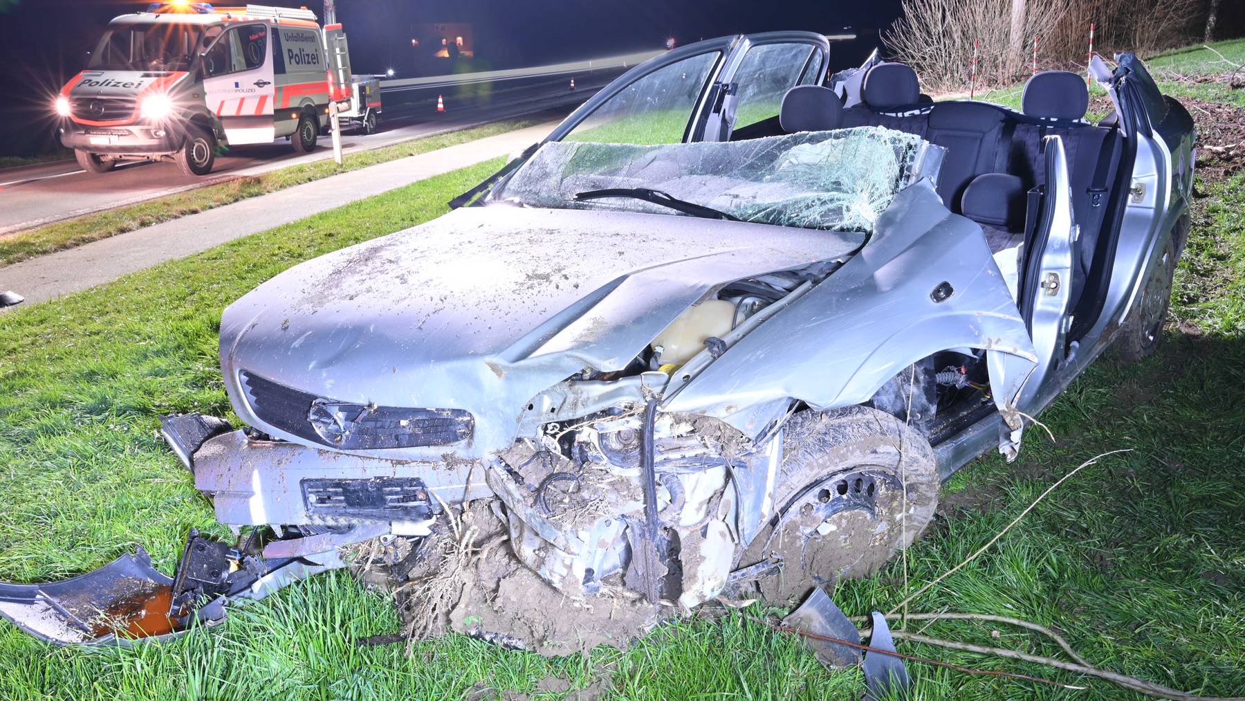 Der 21-jährige Fahrer zog sich beim Unfall in Ruswil mehrere Verletzungen zu.