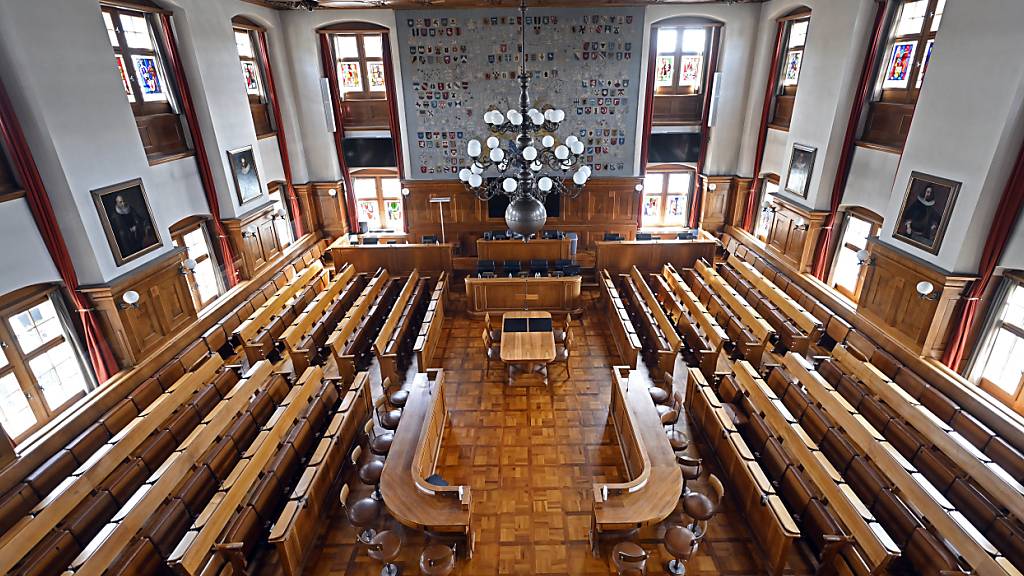 Der enge Saal im Zürcher Rathaus bleibt vorerst unverändert - und weiterhin unbenutzt: Der Denkmalschutz spricht sich gegen geplante Umbauten aus.