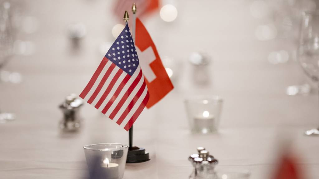 Trotz Zoll-Deal werden die US-Zölle die hiesige Wirtschaft belasten. Vor allem sektorale Zölle auf Pharmazeutika dürften das Wachstum weiter dämpfen, warnt das Beratungsunternehmen EY.(Symbolbild)