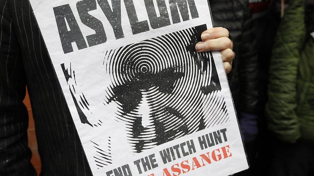 Unterstützer fordern ein Ende der «Hexenjagd» auf Assange - doch wurde der Wikileaks-Gründer auch von seinen Gastgebern ausspioniert? (Archivbild)