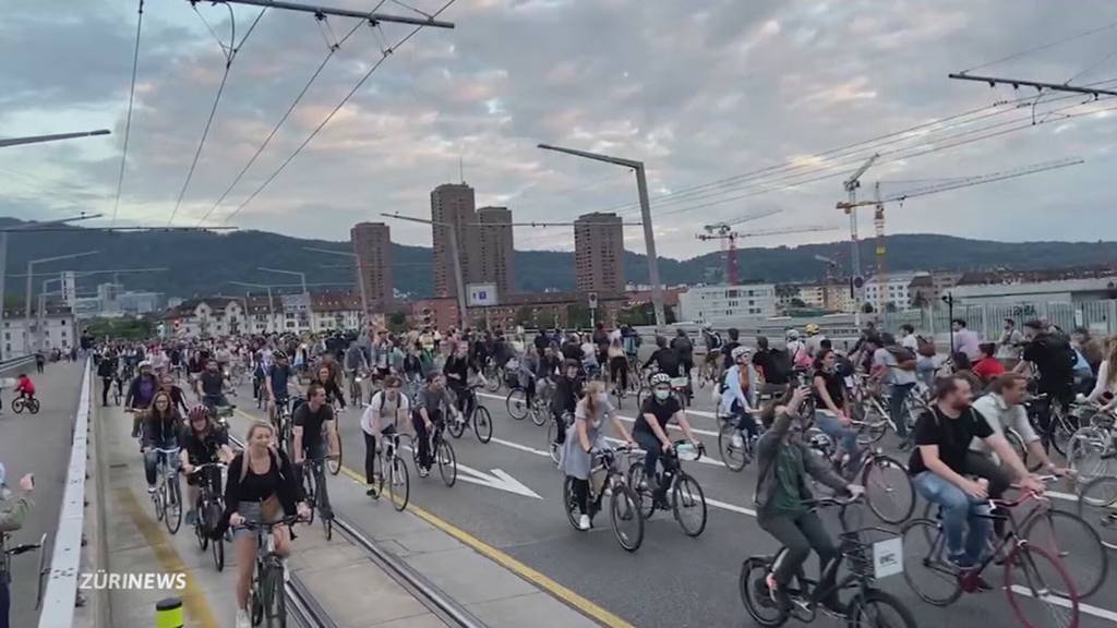 Nach Entscheid zur Critical Mass pochen Linke erst recht auf Abschaffung der Bewilligungspflicht für Demos