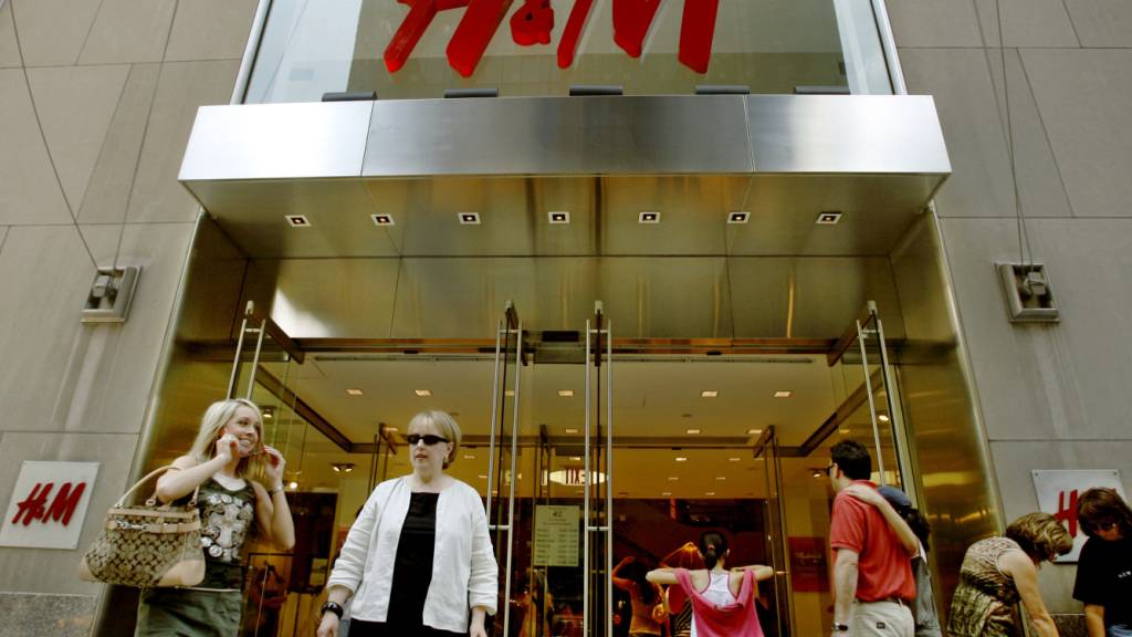 Im Juni erwartet H&M einen Umsatrückgang um rund  6 Prozent. (Archivbild)