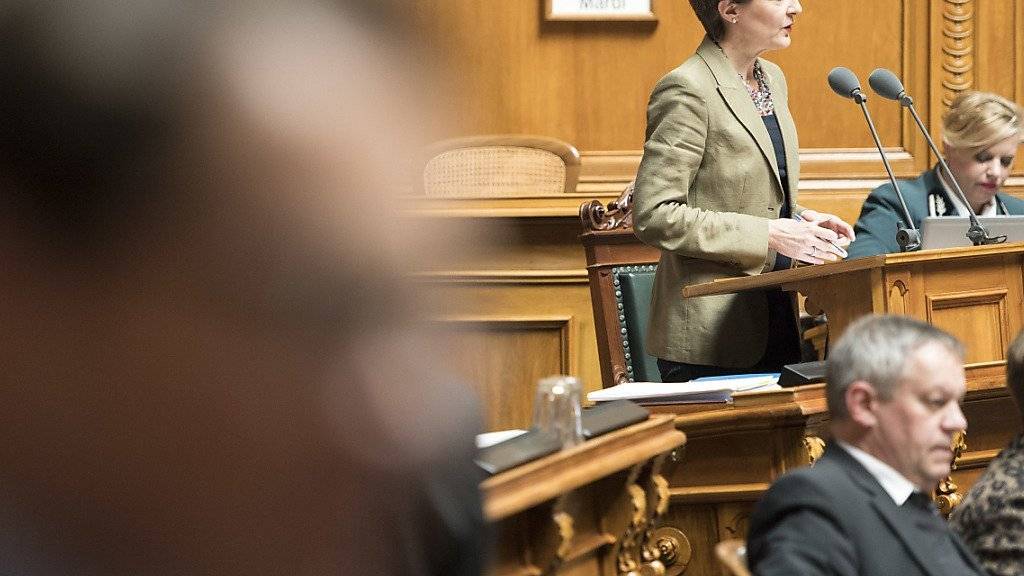 Justizministerin Simonetta Sommaruga verteidigt im Nationalrat den Entscheid des Bundesrats, das Kroatien-Protokoll zu unterzeichnen.
