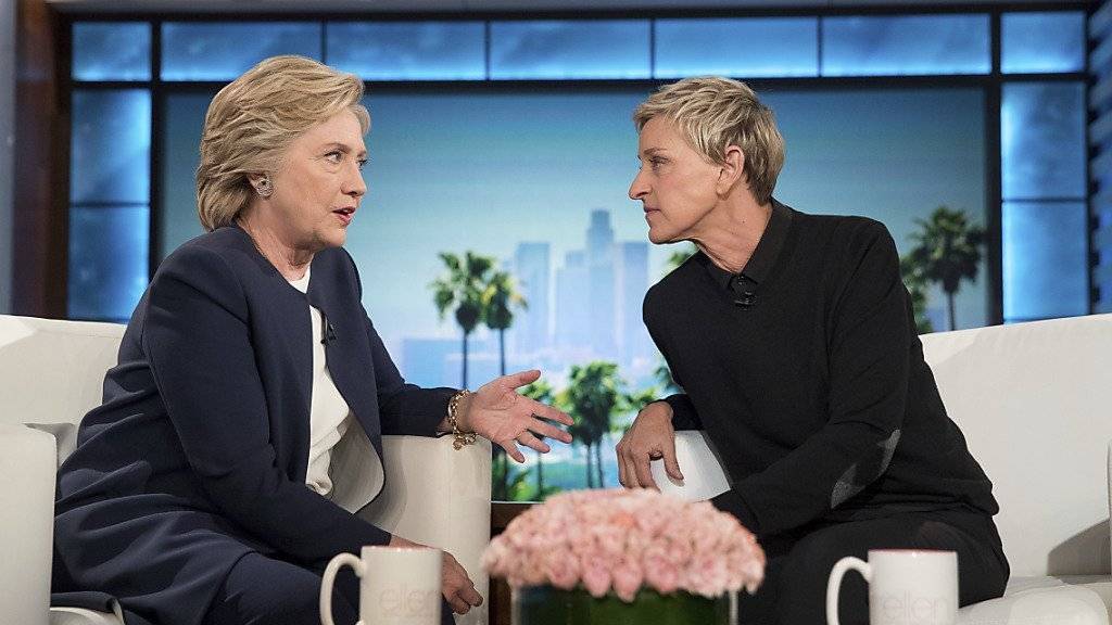 Ellen DeGeneres (r.) setzte sich stark für einen Wahlsieg Clintons ein. Auf Twitter schrieb sie, dass sie auf ihre Freundin stolz sei.