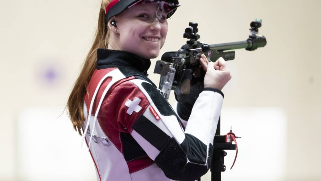 Wenn andere zu zittern beginnen, hält sie das Gewehr noch fester und konzentrierter: Olympiasiegerin Nina Christen