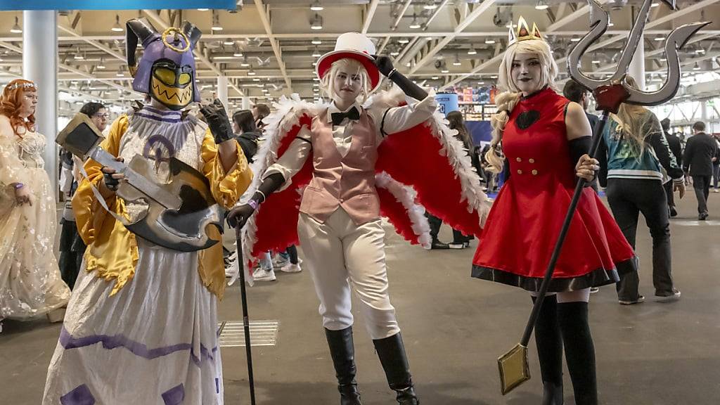 Zahlreiche Cosplayer bevölkerten zum Auftakt der Messe Fantasy Basel die Hallen der Messe Basel.