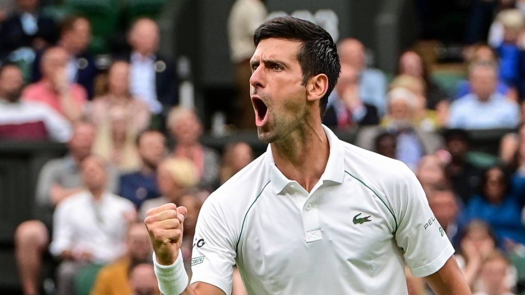 Nach einem Fehlstart ab dem zweiten Satz souverän: Titelverteidiger und Topfavorit Novak Djokovic steht in Wimbledon in der 2. Runde