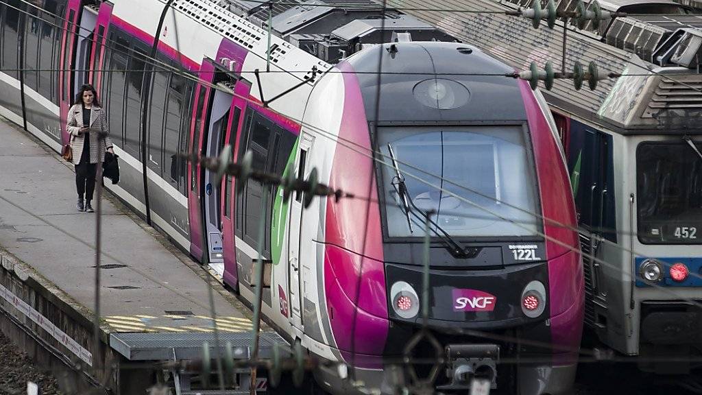 Während die Nationalversammlung die Bahnreform guthiess geht der Streik des SNCF-Personals gegen das Regierungsvorhaben am Mittwoch weiter. (Archiv)