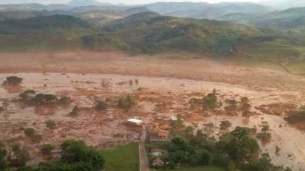 Der Dammbruch verursachte grosse Verwüstungen, mindestens 19 Menschen kamen ums Leben. Die brasilianische Justiz fordert nun umgerechnet über 40 Milliarden Franken Entschädigung. (Archivbild)