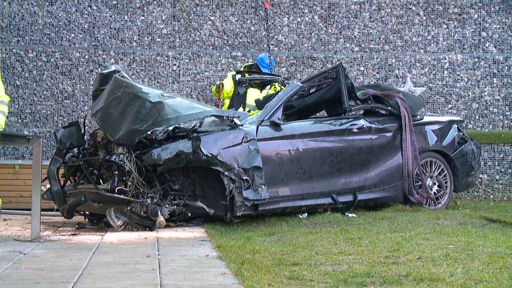 Schwerer Autounfall in Zollikon