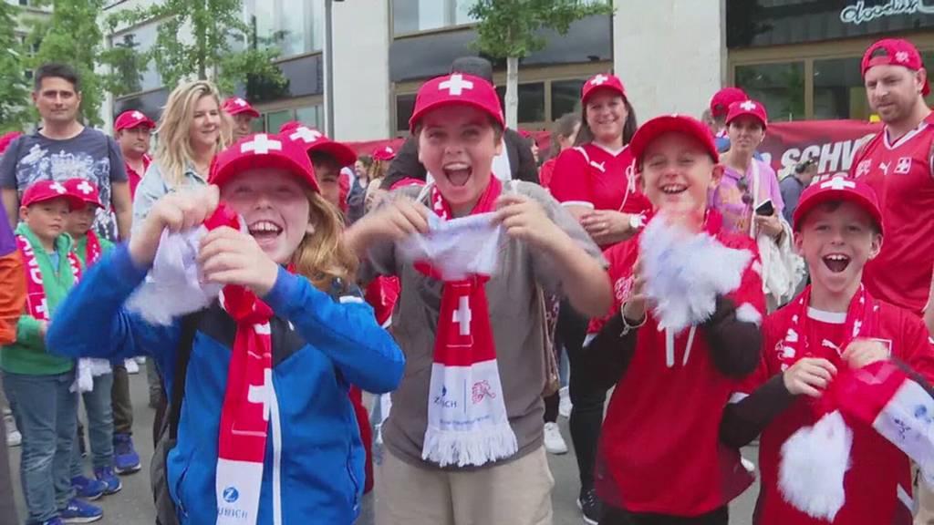 Herzlicher Empfang: Schweizer Fussball Nationalmannschaft zurück in der Heimat