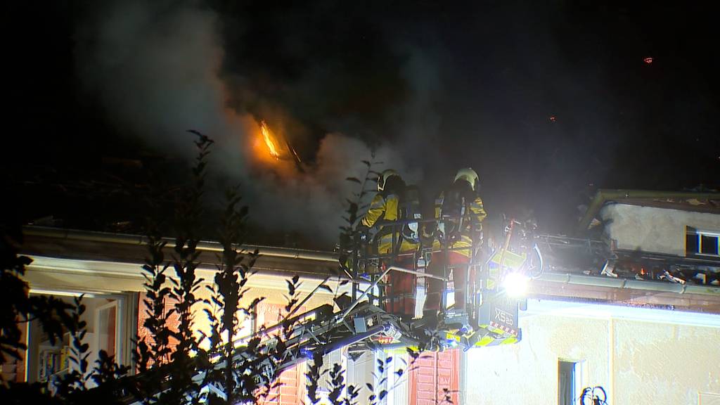 Grosseinsatz bei Brand in Thalwil: 26 Personen aus Mehrfamilienhaus evakuiert