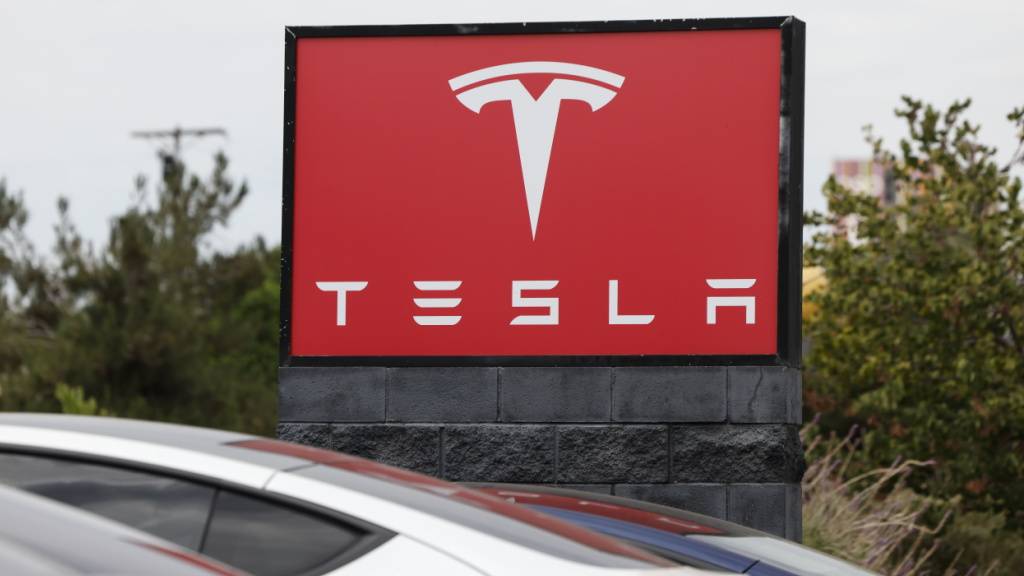 Der Lack ist ab: Tesla ist in der Schweiz aus den Top-10 der Elektroauto-Verkäufe gefallen. (Archivbild)