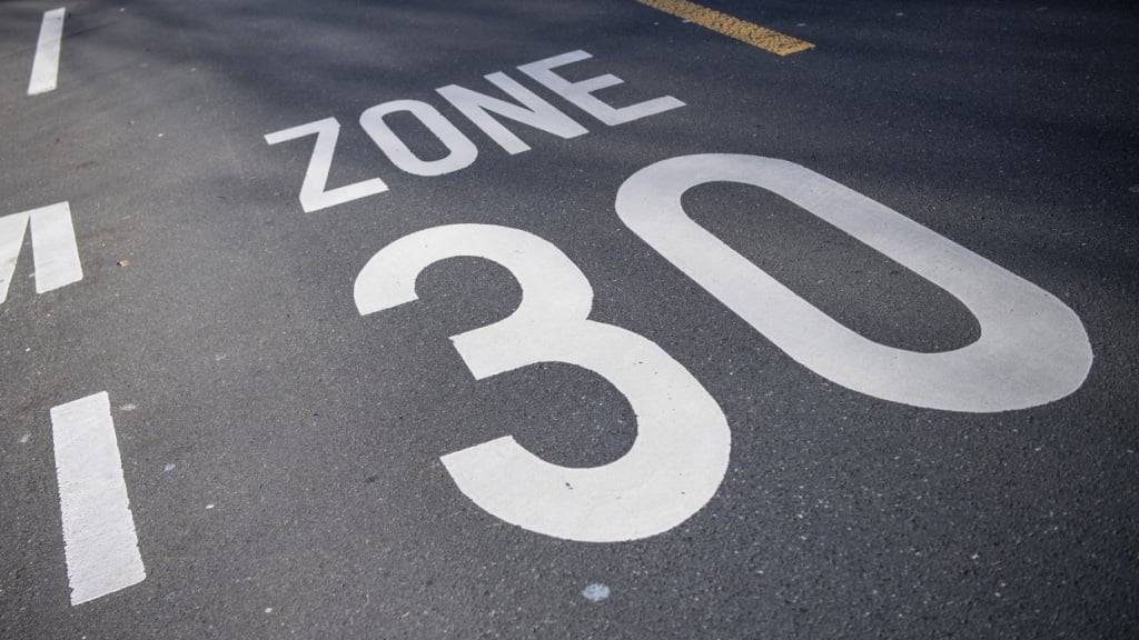 Mit der revidierten Strassenverkehrsverordnung will der Luzerner Regierungsrat die Kriterien für Tempo 30 vereinheitlichen und transparenter machen.