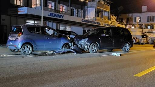 Vier Verletzte bei Frontalkollision in Herrliberg ZH