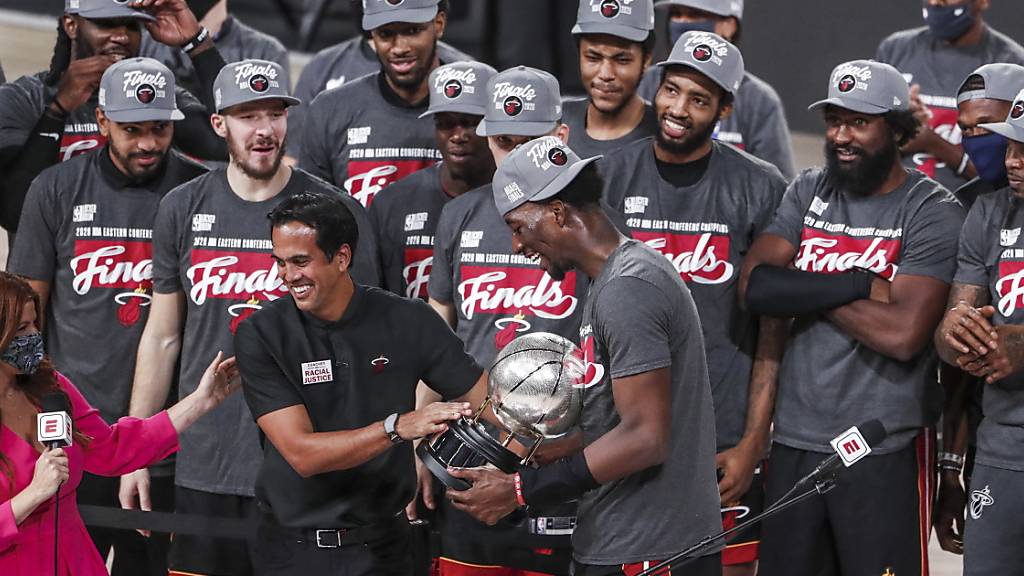 Die Miami Heat feiern hier schon ausgelassen. Mit dem Erreichen der NBA-Finalserie stehen sie als Meister der Eastern Conference fest