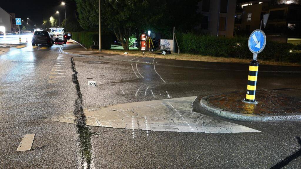 Ein 31-jähriger Motorradlenker verletzte sich am Donnerstag in Niederweningen bei einem Selbstunfall schwer.